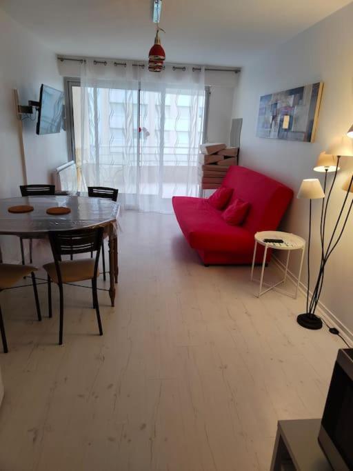 Appartement 2 Pieces Avec Une Grande Terrasse, 3 Etoiles, Wifi, Box Pour Vehicule Et Velos Ле-Сабль-д'Олонн Екстер'єр фото