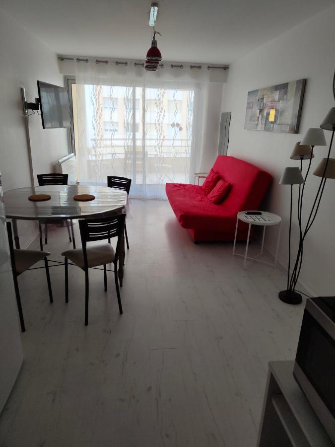 Appartement 2 Pieces Avec Une Grande Terrasse, 3 Etoiles, Wifi, Box Pour Vehicule Et Velos Ле-Сабль-д'Олонн Екстер'єр фото