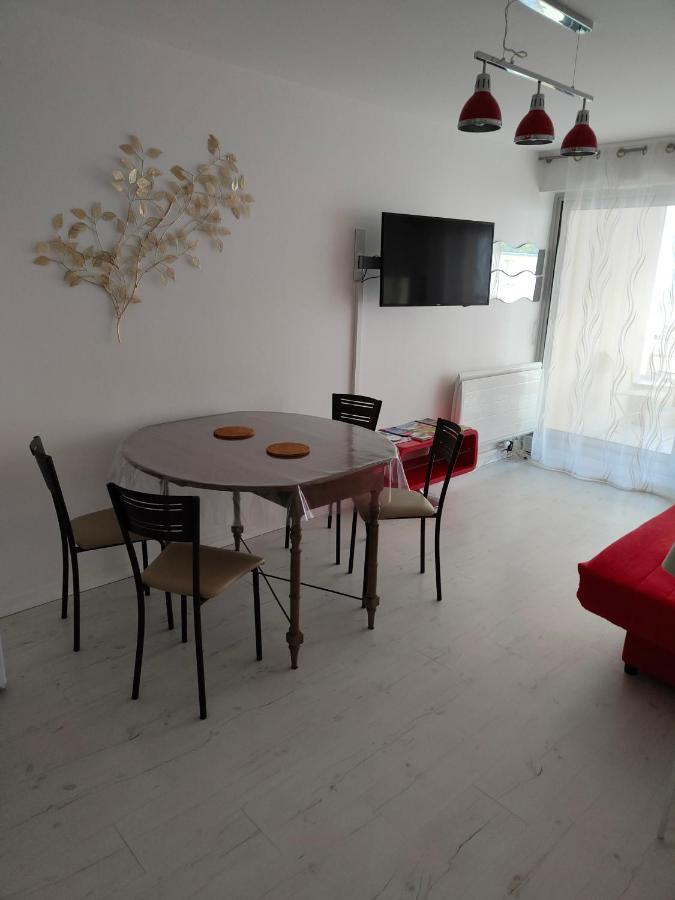 Appartement 2 Pieces Avec Une Grande Terrasse, 3 Etoiles, Wifi, Box Pour Vehicule Et Velos Ле-Сабль-д'Олонн Екстер'єр фото