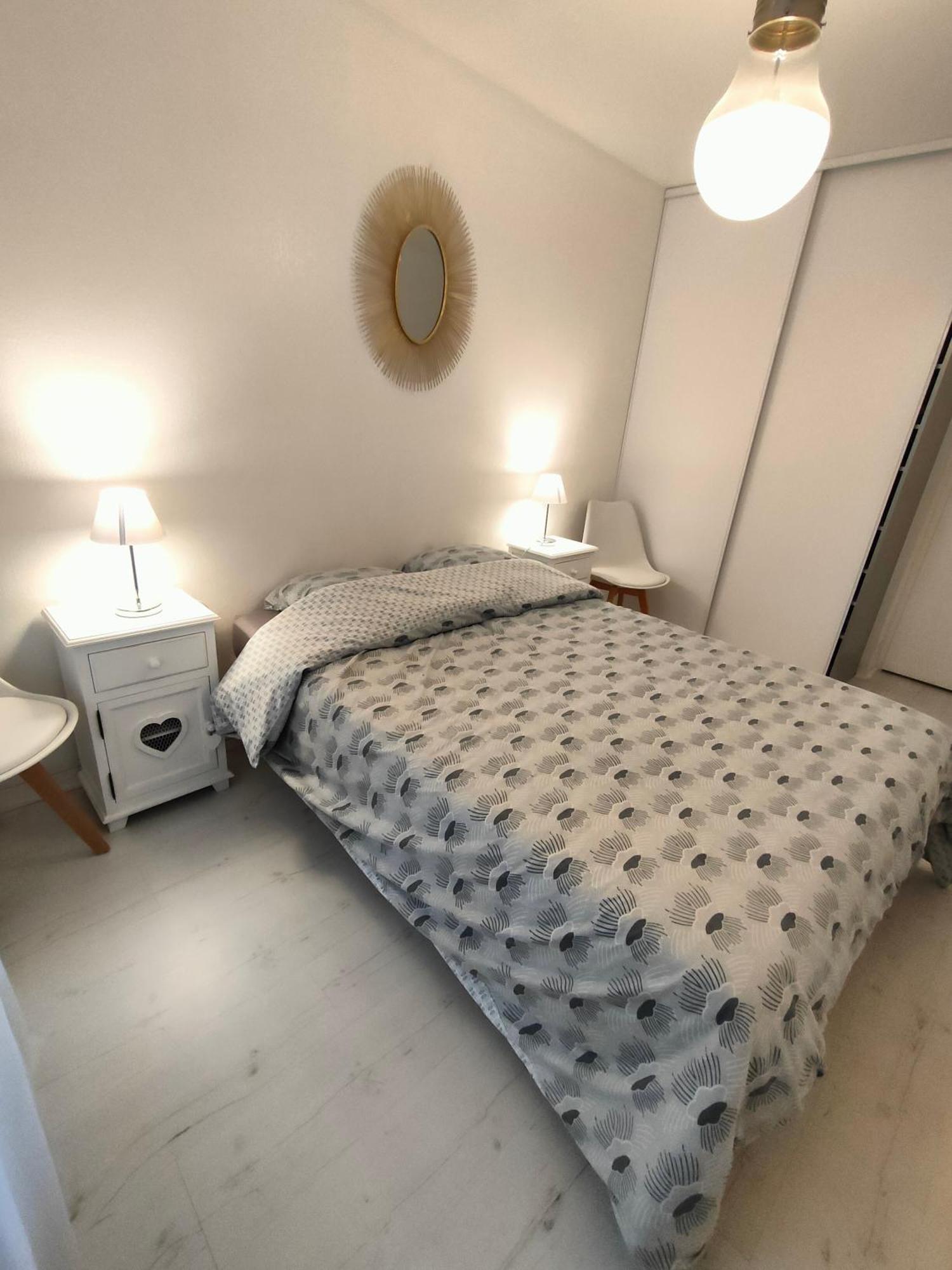 Appartement 2 Pieces Avec Une Grande Terrasse, 3 Etoiles, Wifi, Box Pour Vehicule Et Velos Ле-Сабль-д'Олонн Екстер'єр фото